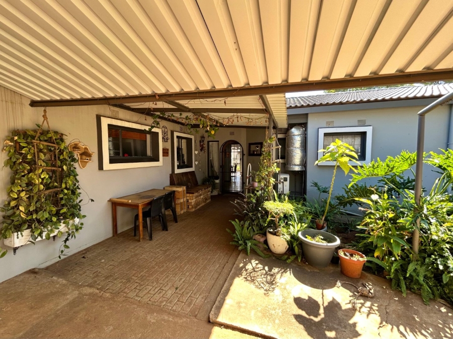 5 Bedroom Property for Sale in Mooinooi North West